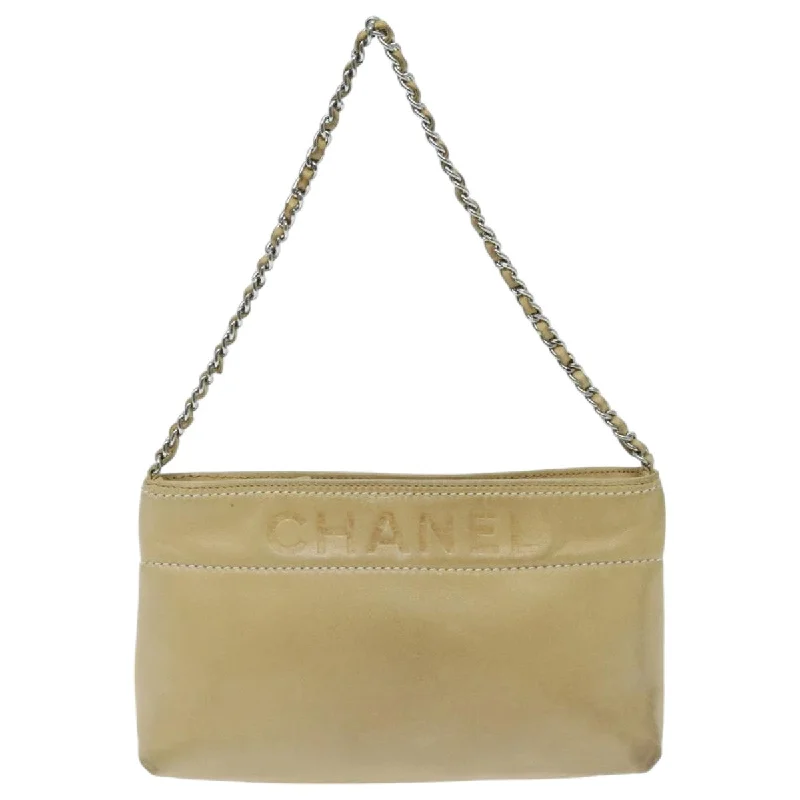 Handle bags with soft linings for protection -Chanel Chanel  Leather Clutch Bag (Pre-Owned)