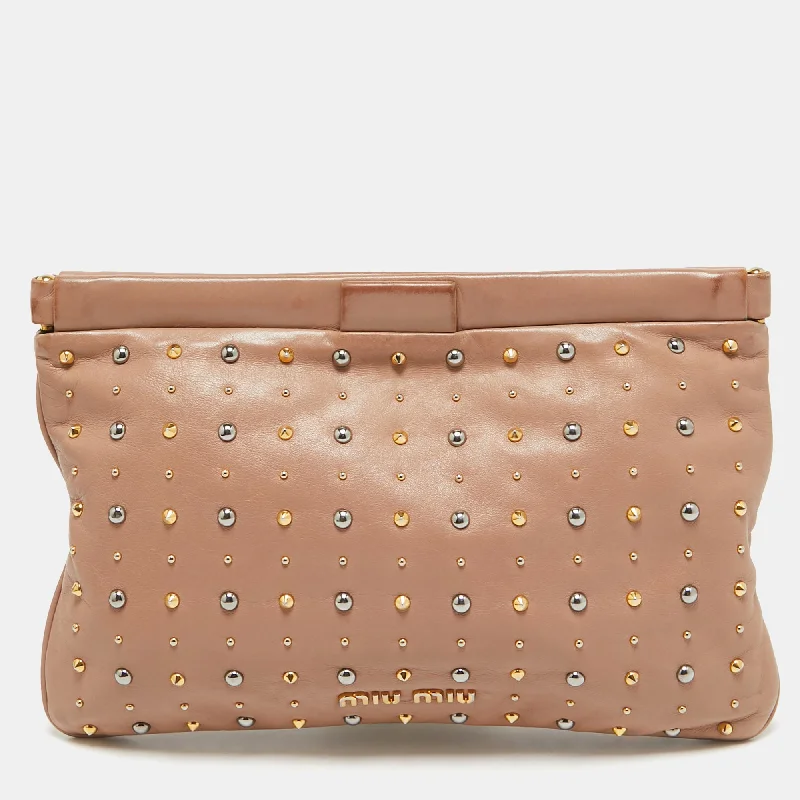 Handle bags with tie-dye patterns for fun -Miu Miu Dusty Pink Leather Studded Frame Clutch